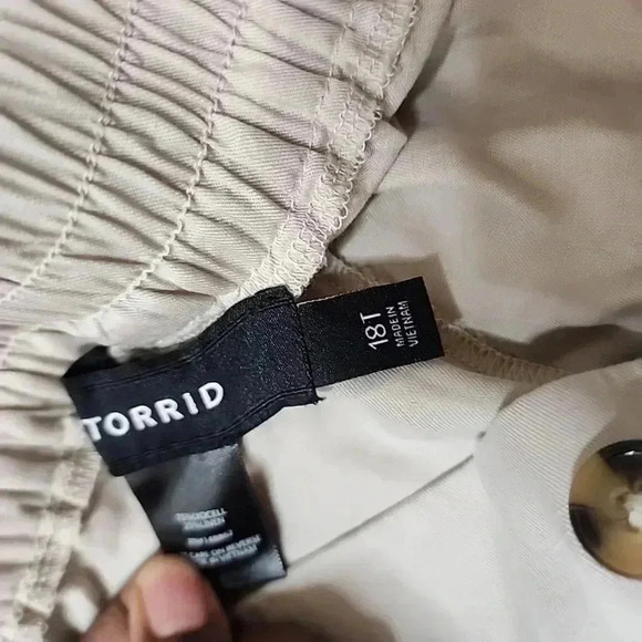 Torrid Slim Taper Stretch Linen Blend Mid-Rise Pants. Khaki. Size 18T - Picture 7 of 7